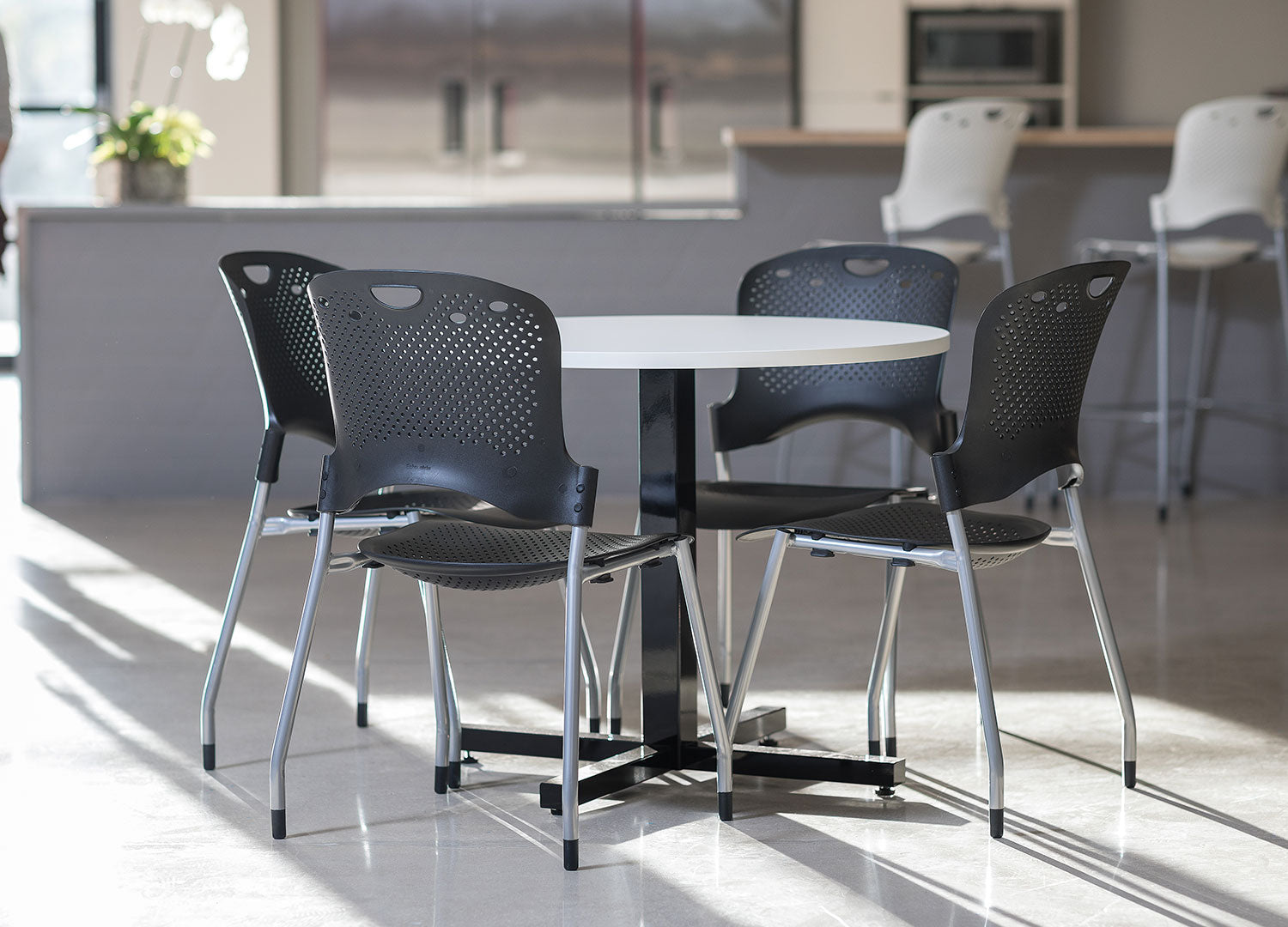 Juniper Office Reed Round X-Base Table 4-Person